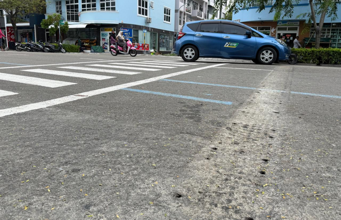 ފާޑުކިޔުން އަމާޒުވި ސްޕީޑު ބްރޭކަރުތައް ހުޅުމާލޭގެ މަގުތަކުން ނަގައިފި