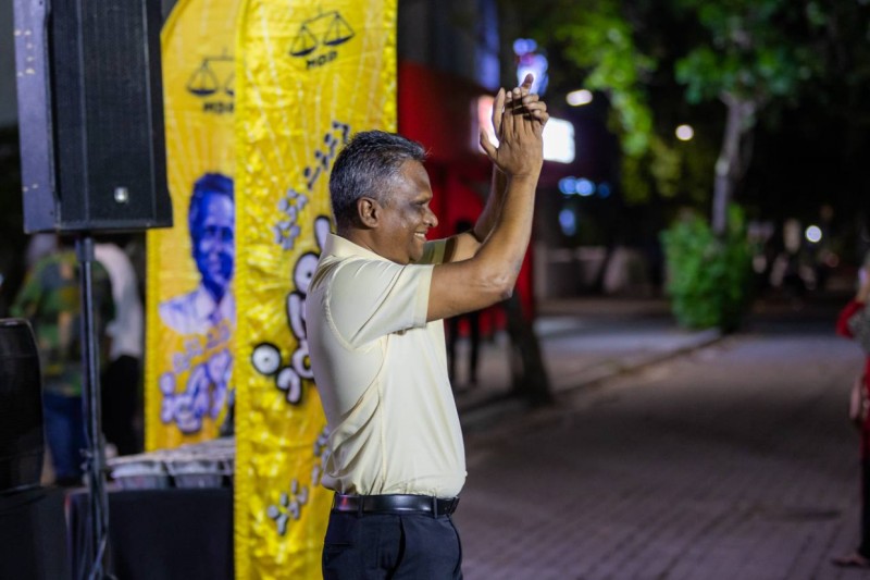 މަސައްކަތް ކޮށްދޭން ޖެހޭނީ ވޯޓާ ޖެހުނީމައެއް ނޫން، މަގާމަށް އަންނަނީ ޚިދުމަތް ކޮށްދޭން: އާޒިމް