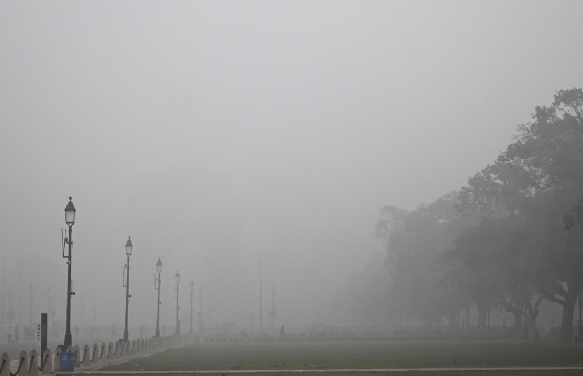 ދިއްލީގެ ވައި ނުސާފުވުން: ކިޔަވައިދިނުން އޮންލައިންކޮށް، އިމާރާތްކުރުމުގެ މަސައްކަތް މަނާ