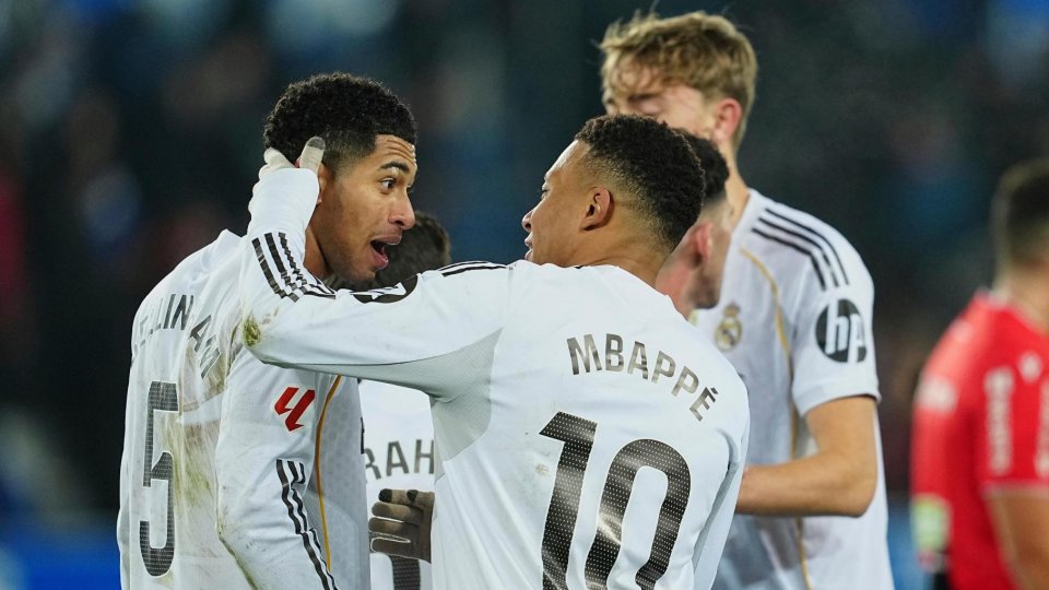 އަލަވޭސް ބަލިކޮށް ރެއާލްއަށް ހަމަޖެހުމެއް