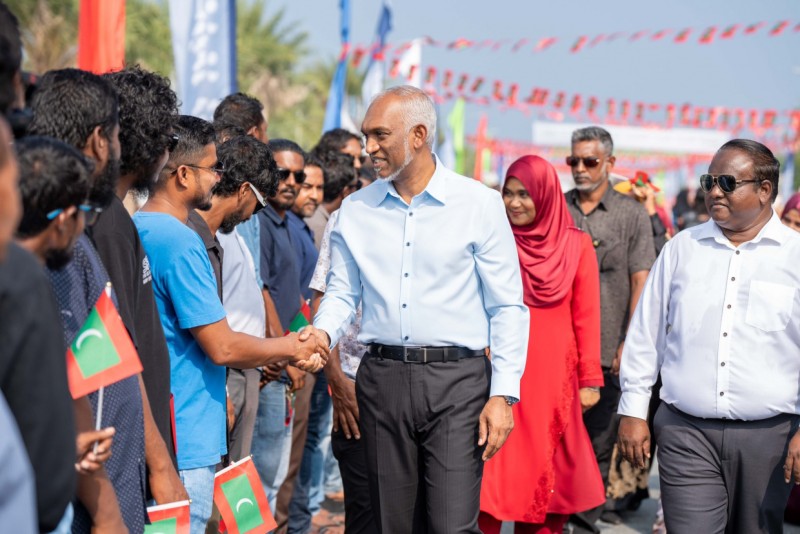 މަސްވެރިންގެ ދުވަސް ފާހަގަކުރުމަށް ރައީސްގެ ދެކަނބަލުން ދުވާފަރަށް