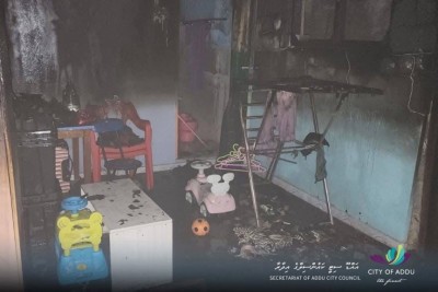 އަނދައި ހުލިވީ ތިން ކުޑަކުދިންނާއެކު އުޅުނު ގެ؛ އާމްދަނީ ވެސް ހުއްޓި، ބޮޑު ހާސްކަމަކަށް
