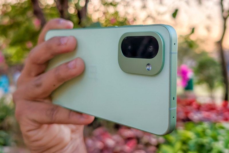 ވަންޕްލަސް 15އާރްގެ ސެލްފީ ކެމެރާއިން 4ކޭ ވީޑިއޯ ރެކޯޑް ކުރެވޭނެ