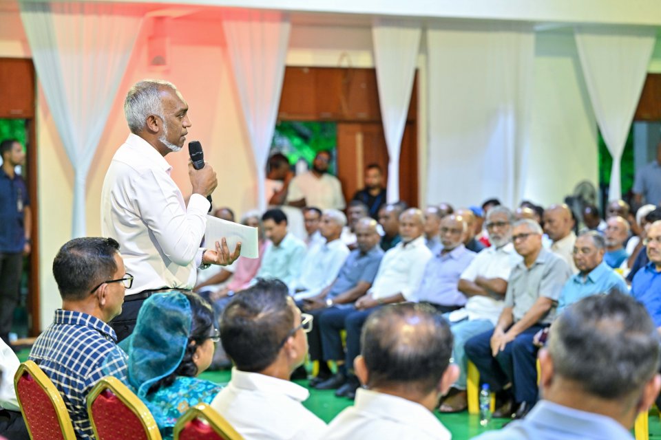 ރައީސް ވިޔަފާރިވެރިންނާ ބައްދަލުކުރައްވަނީ