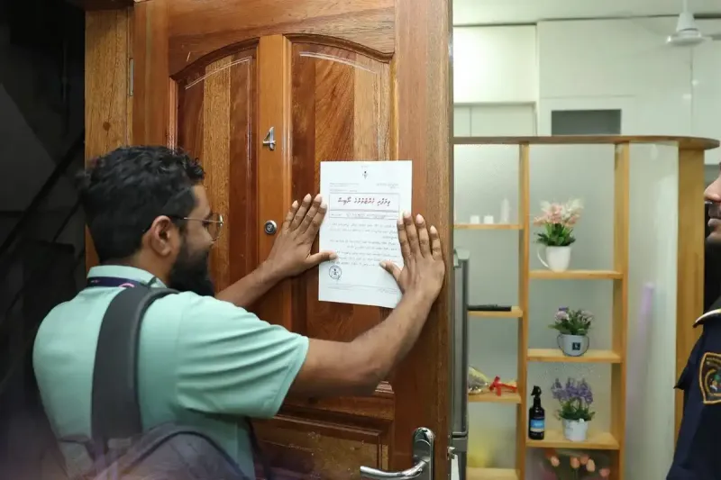 މާލޭގައި ކުރިއަށް ގެންދިޔަ އޮޕަރޭޝަނެއްގައި 3 ސްޕާ އެއް ބަންދު ކޮށްފި