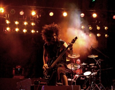 ބެލުންތެރިން ކެތްމަދު ކުރުވާފައި ޓްރެފިކް ޖޭމްއިން ހާމަކުރީ އައްޑޮއާއި އިއްބެ އެ ބޭންޑާ ގުޅުނުކަން