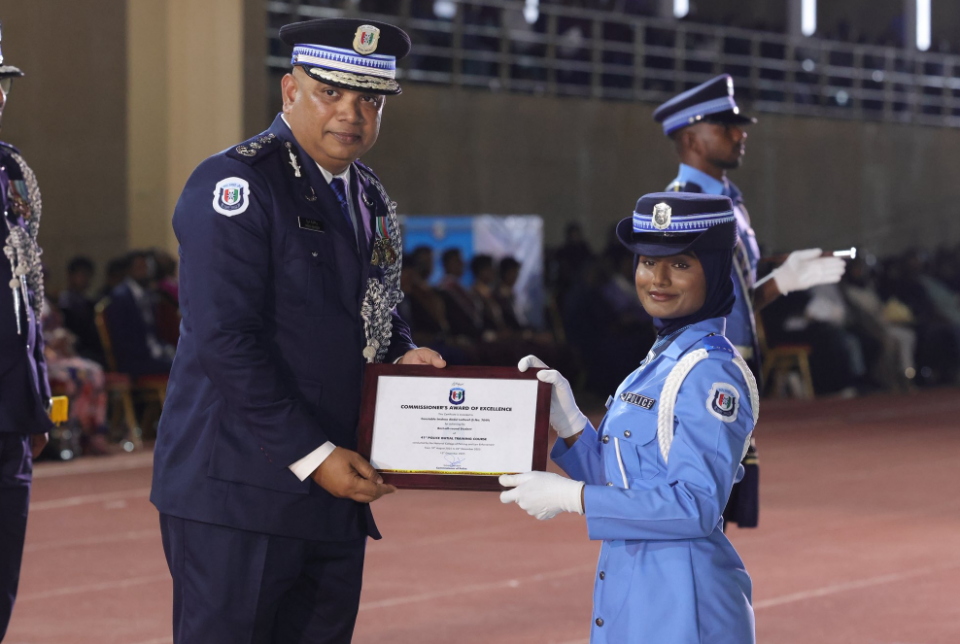 ފުލުސް ޔުނިފޯމަކީ ރައްޔިތުންގެ ސަލާމަތާއި ރައްކާތެރިކަމުގެ ރަމްޒެއް: ނަވީން