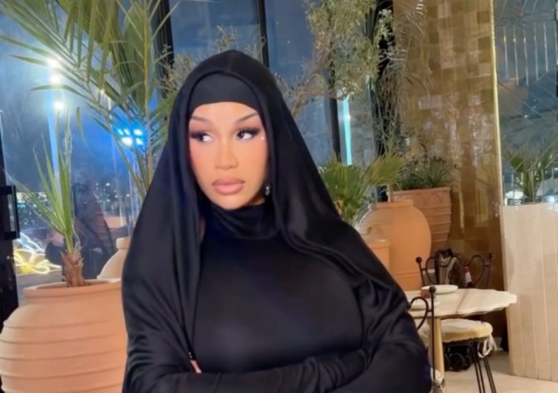 ސަޢުދީގެ ތަރައްގީއާއި ރީތިކަން ފެނި ކާޑީ ބީ ހައިރާންވެއްޖެ