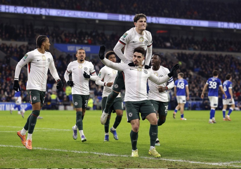 ގާނާޗޯގެ ދެ ލަނޑާއެކު ޗެލްސީ ސެމީއަށް