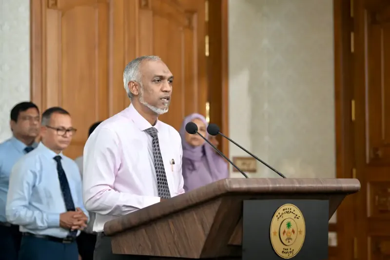 ރިޔާސީ އިންތިޚާބުގައި ހިޔާ ފްލެޓުގެ ވެރިންނަށް މުއިއްޒު ދެއްވަން ވިދާޅުވި ދެ ލައްކަ ރުފިޔާގެ ވާހަކަ އަނެއްކާ ވެސް ފެންމަތިވެއްޖެ، މިފަހަރު ވެސް އެ ދެއްވީ ޔަގީން ކަން