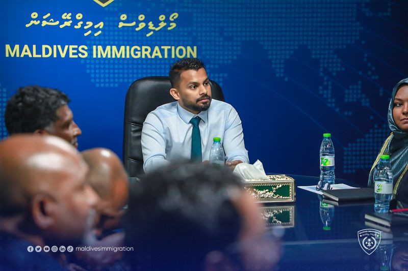 އިމިގްރޭޝަންގެ މުވައްޒަފުން ލައްވައި މިނިސްޓަރ އިހްސާން ގާނޫނާ ހިލާފު ކަންކަން ކޮށްފައިވޭތޯ ސުވާލު ކުރަން ގާޒީ ފުރުސަތެއް ނުދިން