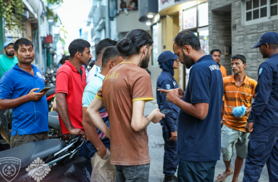 ރޭގަނޑު 12ގެ ފަހުން އުޅޭ ބިދޭސީންނާއި ސުވާލުކޮށް ފިޔަވަޅު އަޅަން ރައީސް އަންގަވައިފި