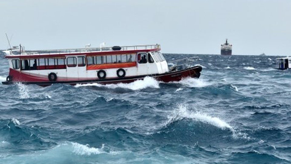 މެދުރާއްޖެ ތެރެއަށް ވައިޓް އެލާޓް ނެރެފި