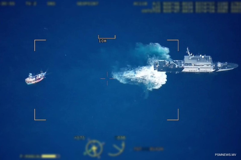 ޑްރޯންގެ އެހީގައި ލަންކާގެ ދެ މަސްބޯޓު އަތުލައިގެންފި