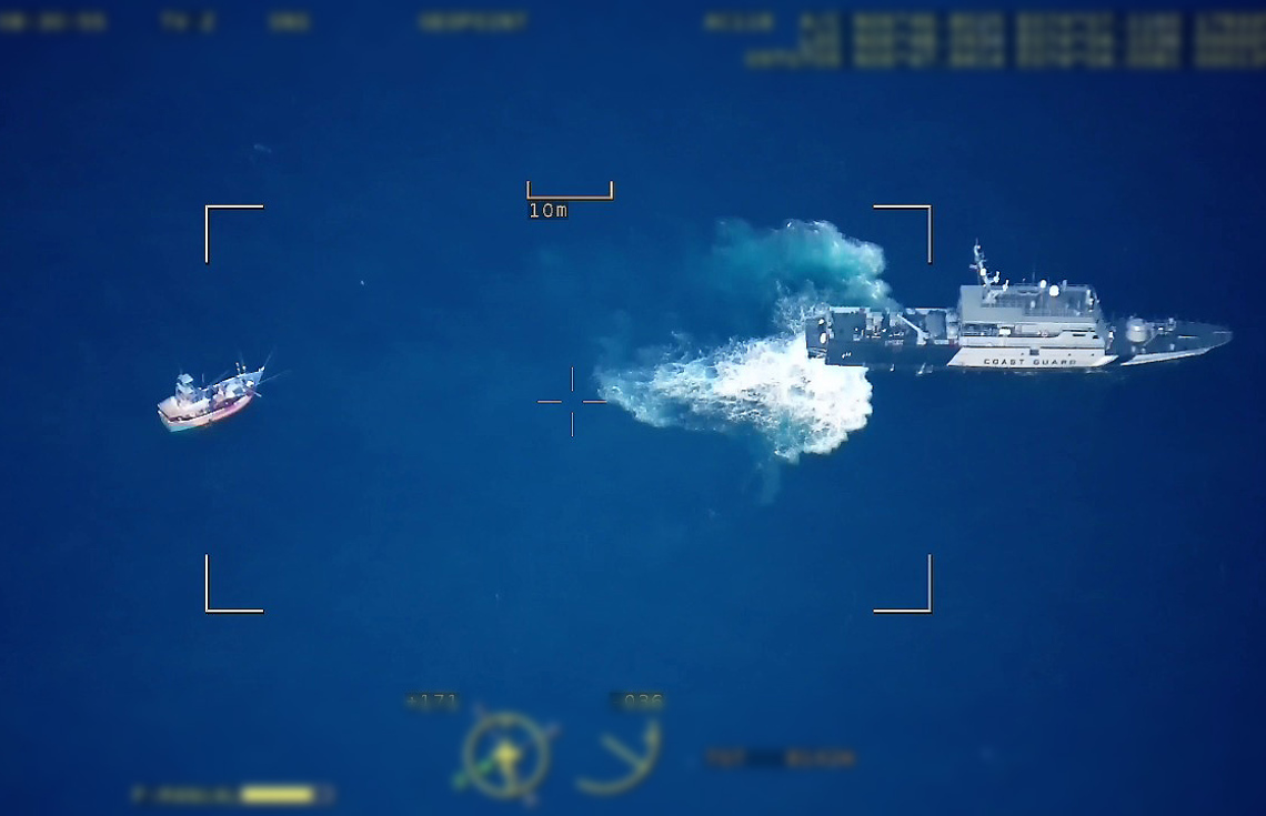 ބޭރުގެ އިންޓެލިޖެންސް މައުލޫމާތަކަށް ހިންގި އޮޕަރޭޝަނެއްގައި ކެލާ ކައިރިން ލަންކާގެ ދެ ބޯޓު އަތުލައިގެންފި