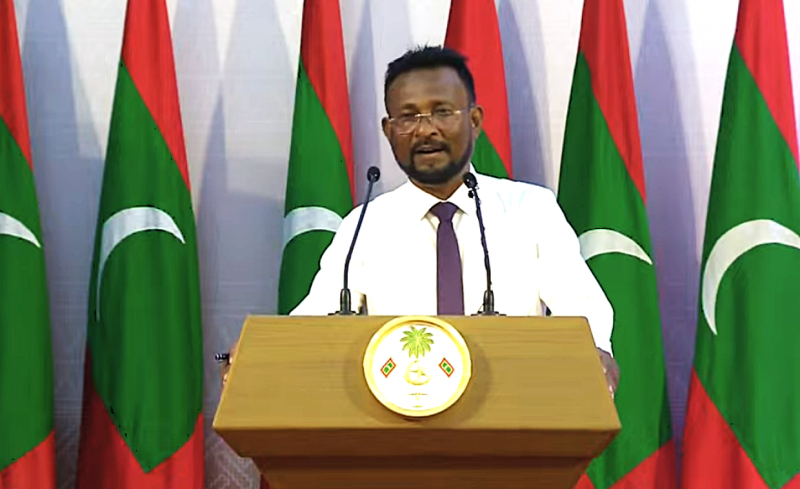 ދިވެހި ބަހަކީ ޝަރަފުވެރި ބަހެއް، ދެކެން ބޭނުމީ ރާއްޖެ ޒިޔާރާތްކުރާ މީހުން ބަހުގެ ތާރީޚާ މެދު ސުވާލުކުރާނެ ދުވަހެއް: އަޝްރަފް