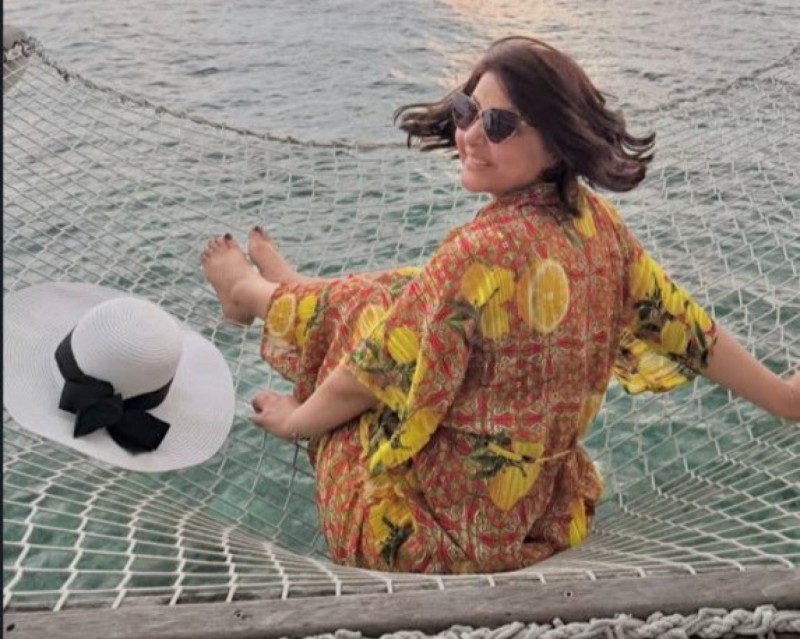 ހީނާ އާއިލާއާ އެކު ޗުއްޓީ ހޭދަކުރަން ރާއްޖެއަށް