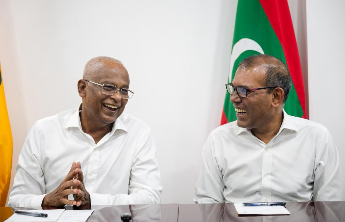 ނަޝީދާއި އިބޫ ތިއްބެވީ މާޒީ ހަނދާން ނައްތާލައި އެކުގައި މަސައްކަތް ކުރައްވަން ތައްޔާރަށް!