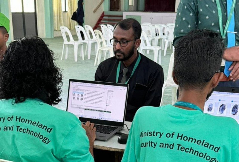 ގަވައިދަށް ތަބާވެ، ވަޒީފާ ބޭނުންވާ ބިދޭސީންނަށް ވަޒީފާ ހޯދައި ދޭން އެހީވަނީ