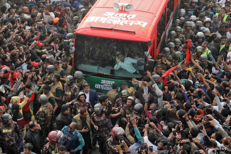 17 އަހަރަށް ފަހު ޠާރިޤު ރަޙްމާން އެނބުރި ބަންގްލަދޭޝްއަށް، އައު ބޮޑުވަޒީރަށް ވުމުގެ ފުރުޞަތު ބޮޑު