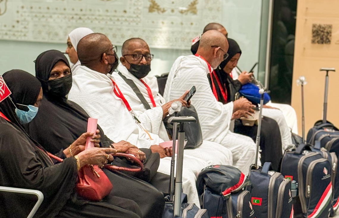 ސްކޫލް ޗުއްޓީގައި 7،700 އަށް ވުރެ ގިނަ މީހުން އުމްރާއަށް