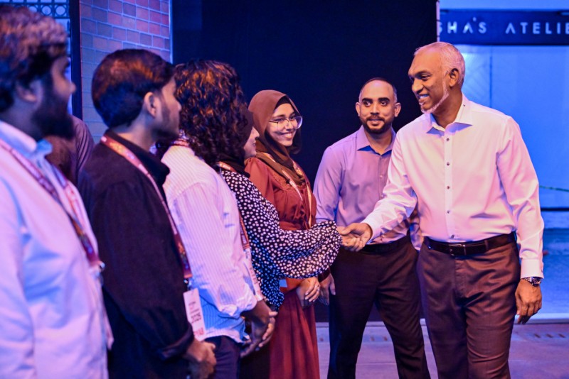 މާލެ-ހުޅުމާލެ ހައިވޭއާ ޖެހިގެން ރޭސިން ޓްރެކެއް އަޅަނީ