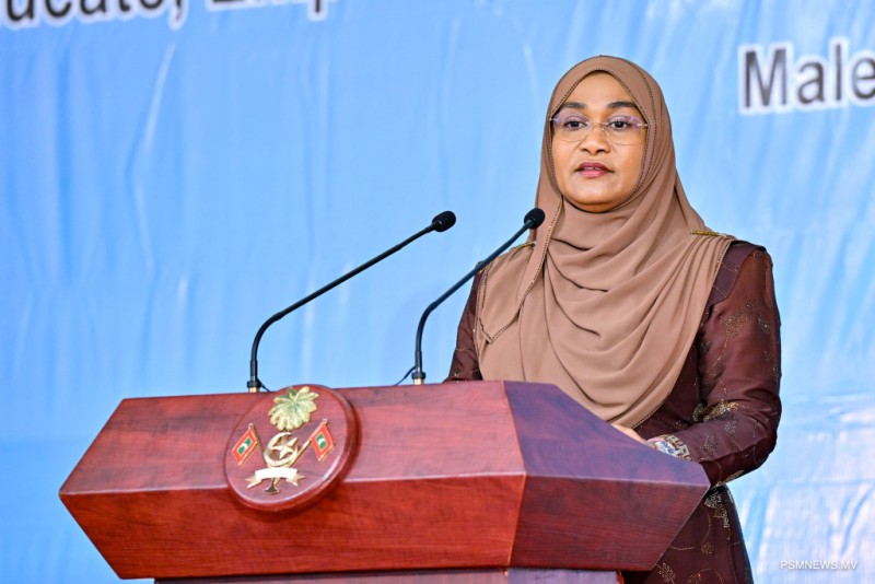 އެއްބައިވަންތަކަމުގެ ދުވަހުގެ ތަހުނިޔާ ފަސްޓްލޭޑީ ފޮނުއްވައިފި