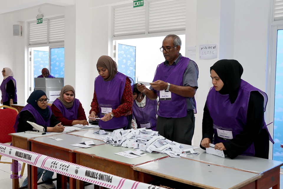 އޮފިޝަލުން ހޯދުމަށް ހުޅުވާލާފައިވާ މުއްދަތު އީސީން އިތުރުކޮށްފި