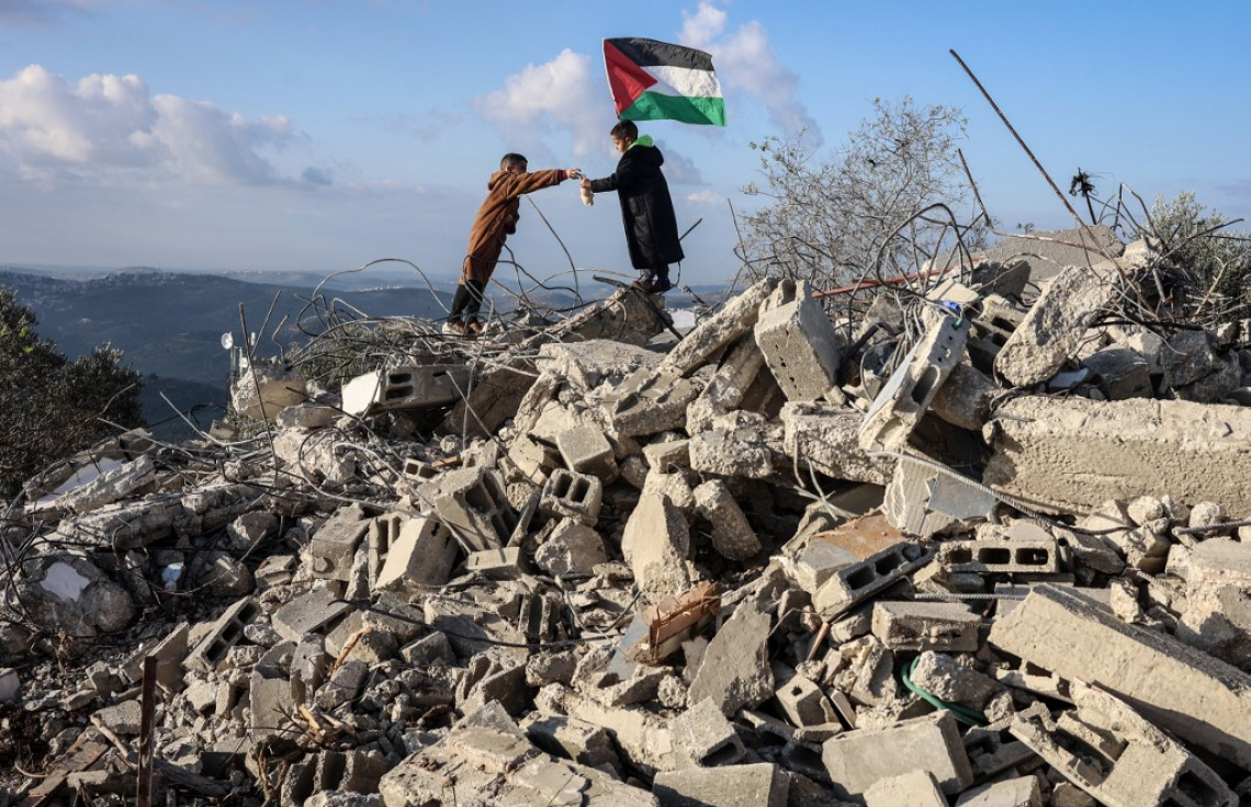 އިޒްރޭލު ސިފައިންނަށް ހަމަލާދިން ކަމުގެ ތުހުމަތަށް ޝަހީދުކޮށްލި ފަލަސްތީނު މީހެއްގެ ގެ ތަޅާލައިފި