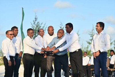 400 މިލިއަން ޑޮލަރަށް ހިސާބު ޖެހި ބަންކަރިންއިން ލިބުނީ 18 މިލިއަން