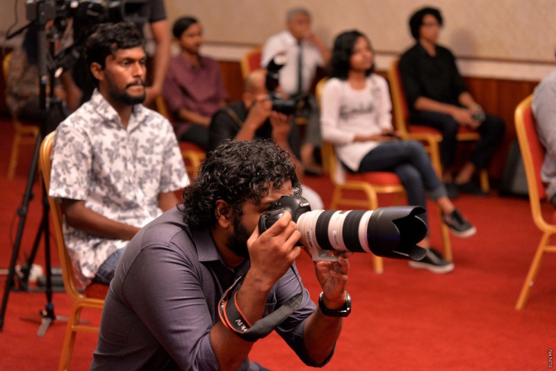 މީޑިއާތަކަށް ފައިސާ ދިނުން: މުވައްޒަފުންގެ އަދަދާއި، ކޮންޓެންޓް ފުޅާކުރަން ކުރާ މަސައްކަތަށް މާކްސް ދޭނެ