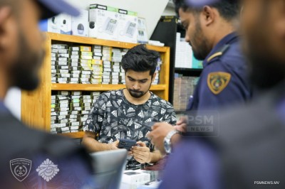 "ބިދޭސީން ނުޤަވާއިދުން ހިންގާ ވިޔަފާރިތައް ބަންދުކުރުމުން، ދިވެހި ވިޔަފާރިތަކުގެ އާމްދަނީ އިތުރުވެއްޖެ"