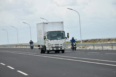 މާލެ-ހުޅުމާލެ ހައިވޭއާ ޖެހިގެން ރޭސިން ޓްރެކެއް އަޅަނީ