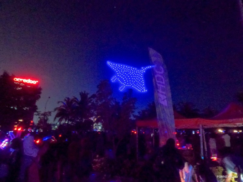 އައު އަހަރު ފާހަގަކުރަން ޑްރޯން ޝޯއަކާއިއެކު މިރޭ ހަވާއަރުވަނީ