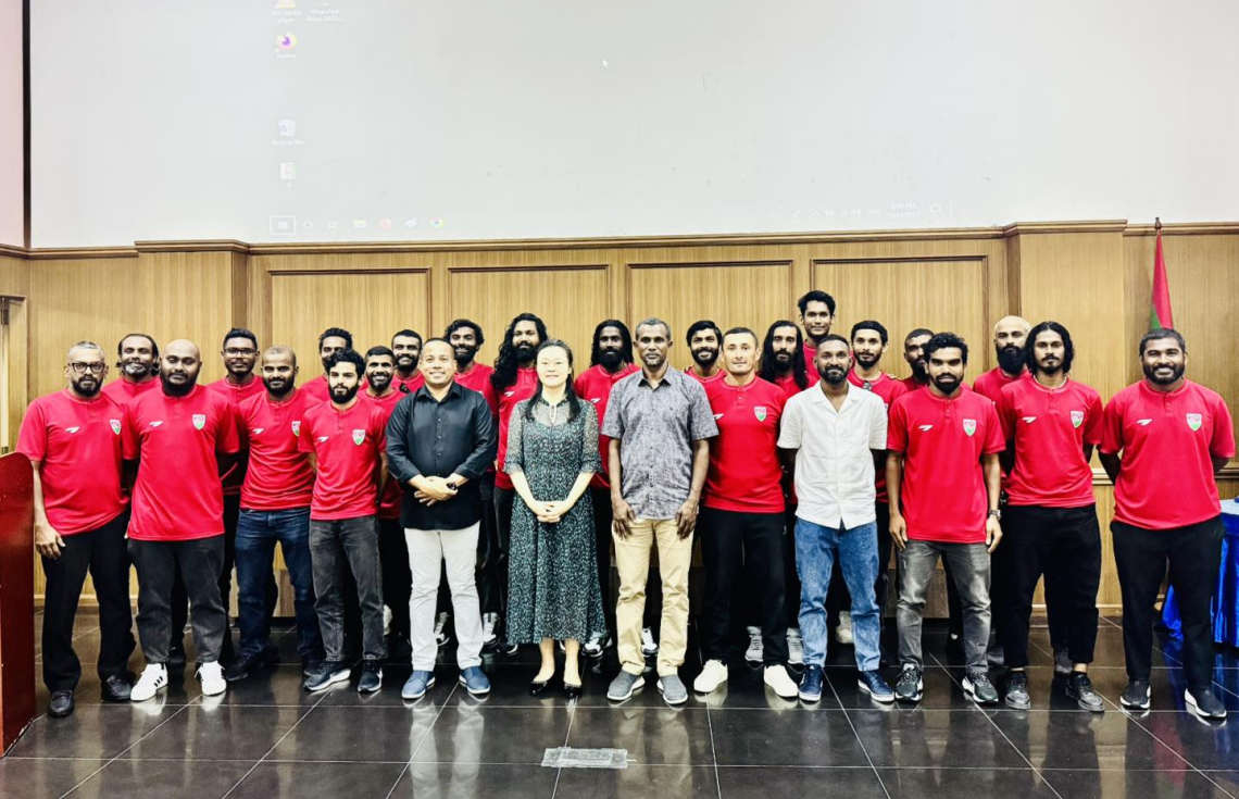 އިންޑޯގެ ތަމްރީނުތަކަށް ފިރިހެން ފުޓްސަލް ޓީމު ޗައިނާ އަށް!