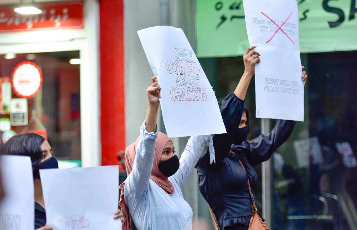 ރުގްޔާގެ ނަމުގައި އަންހެނަކާއި ކުޑަކުދިންތަކަކަށް ޖިންސީ ގޯނާ ކުރި ދެ މީހަކަށް ބޮޑު ޖަލު ހުކުމެއް