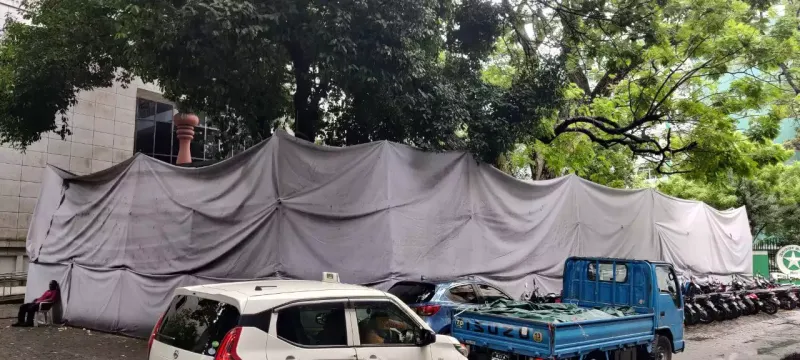 ގައުމީ ދާރުލްއާސާރުގެ ދޮރުމަތީ ގައި ސަތަރި އަޅައި ބަންދުކޮށްފައިވަނީ ކޮން ބައެއް ކަން އަދިވެސް ވަޒީރަށް ބުނެ އެއް ނުދެވުނު