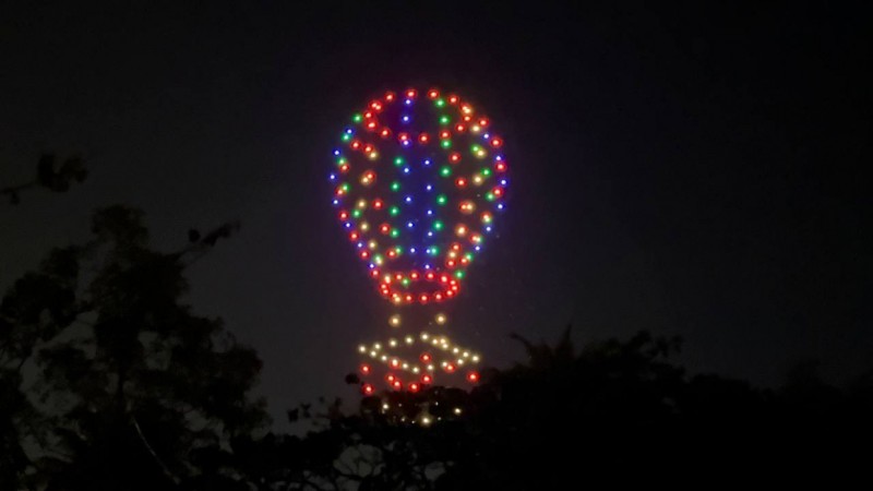 ޑްރޯންއިން ފަޔާވޯކްސް ފެންނަ ޝޯއަކާއެކު، އާ އަހަރުގެ ފެސްޓިވަލް ތިން ދުވަހަށް