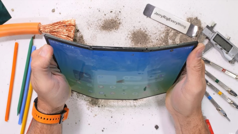 ސެމްސަންގްގެ 'ޓްރައި-ފޯލްޑް' ފޯނު ޓެސްޓަކުން ފެއިލްވެއްޖެ