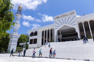 މުސްލިމުން މި ހާލަތަށް ވެއްޓުނީ ދީނާ ދުރުވެ، މާއްދީ ދުނިޔެއަށް ހެއްލުމުން: ޚުތުބާ