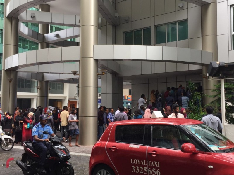 ހެދުމުގެ ދިގުމިނާއި އިސްތަށިގަނޑުގެ ކުލައަކީ މަސައްކަތުގެ ފެންވަރު ވަޒަންކުރެވޭނެ މިންގަނޑުތަކެއް ނޫން, އެއީ ޕްރޮފެޝަނަލިޒަމްގެ ނަމުގައި އަންހެނުންނާ ދެކޮޅަށް ހިންގާ ތަފާތު ކުރުމެއް: އެމްޑީޕީ އަންހެނުންގެ ރޫހު