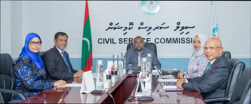 ސިވިލް ސާވިސް މުވައްޒަފުންގެ ހެދުން އެޅުމަށް ގެނައި ބަދަލަކީ ރައްޔިތުންގެ ކޮންމެ ކަމެއް ސަރުކާރުން ކޮންޓްރޯލް ކުރުަމަށް ކުރާ އިތުރު މަސައްކަތަކެއް: ޝާހިދު