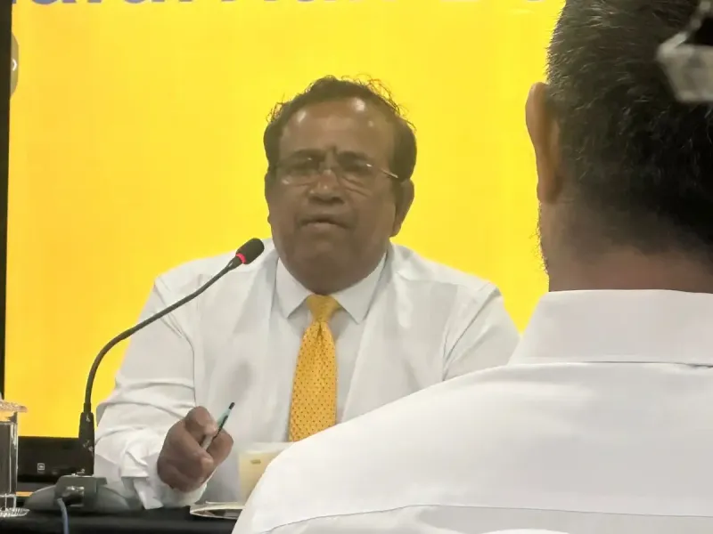 ހިރިމަރަދޫ ރައްޔިތުން ހަނިމާދޫ އަށް ވޯޓުލާން ޖެހޭ ގޮތައް ރައީސް މުއިއްޒު ނިންމެވި ނިންމެވުމަކީ ކަނޑައެޅިގެން ގާނޫނު އަސާސީ އާއި ގާނޫނާ ޚިލާފު ނިންމެވުމެއް: މެމްބަރު ގަފޫރު