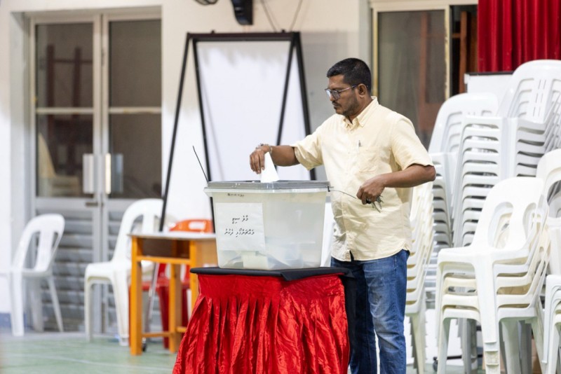 ޕީއެންސީ ޕްރައިމަރީގައި ވޯޓު ލެވޭ 21،000 މީހުންގެ ތެރެއިން، 4 ގަޑިއިރުން ވޯޓު ލީ 6،000 މީހުން