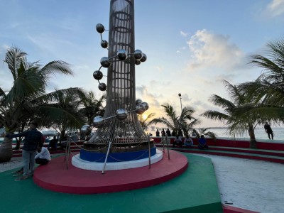 ސުނާމީގެ ހަނދާނުގައި ހެދި ބިނާ ދަބަރަށްވެ، މައިޒާން ވީރާނާވެފައި