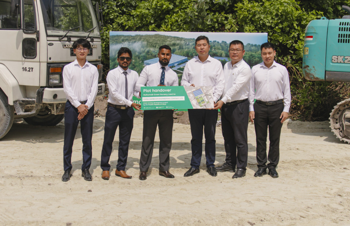 ޗައިނާގެ ހިލޭ އެހީގައި ހުޅުމާލޭގައި ހަދާ ނާސަރީ އަށް ބޭނުންވާ ބިން ހަވާލުކޮށްފި