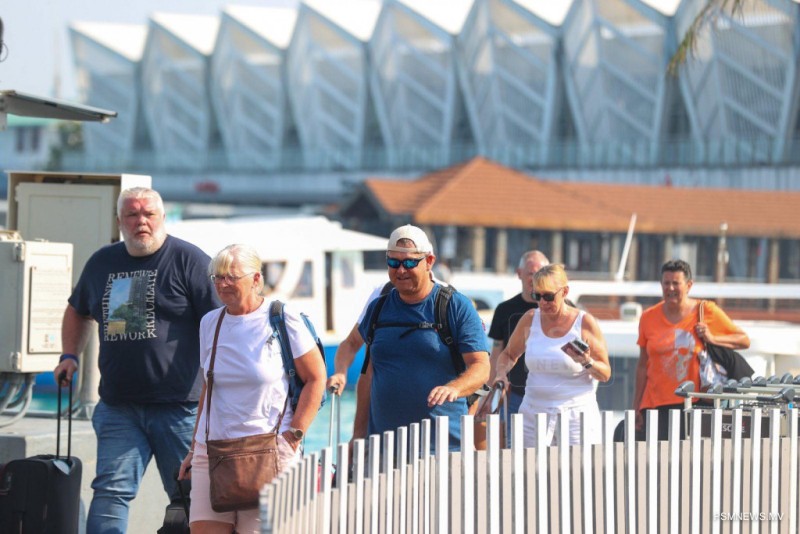 ރާއްޖެއަށް ދުވާލަކު 7000އަށްވުރެ ގިނަ ފަތުރުވެރިން