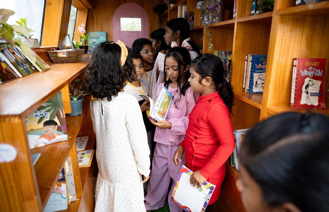 ހިޔާ ޕާކުގައި ފޮތް ކިޔޭ ގޮތަށް "ރީޑިން ނުކް"އެއް ހަދައިފި