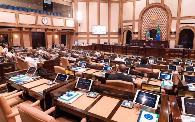 މާދަމާ މަޖިލީހުގެ ދައުރުން ބޭރުން ޖަލްސާއެއް ބާއްވަނީ