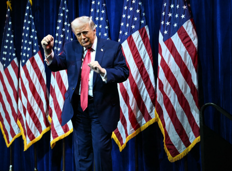 ވެނެޒުއޭލާއިން ''ހަވާލުކުރާ'' 2.8 ބިލިއަން ޑޮލަރުގެ ތެޔޮ ވިއްކައި، ބޭނުންކުރާނީ ރައްޔިތުންނަށް ފައިދާވާ ގޮތަށް: ޓްރަމްޕް